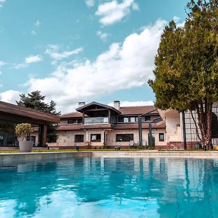 Hotel Hunters House Ezerets ภายนอก รูปภาพ