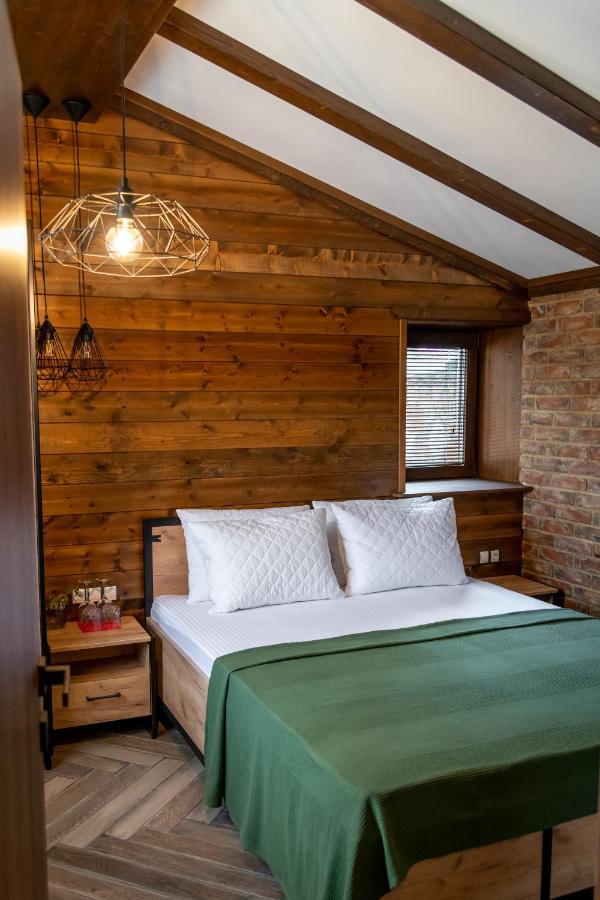 Hotel Hunters House Ezerets ภายนอก รูปภาพ