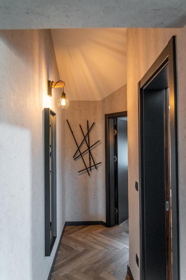 Hotel Hunters House Ezerets ภายนอก รูปภาพ