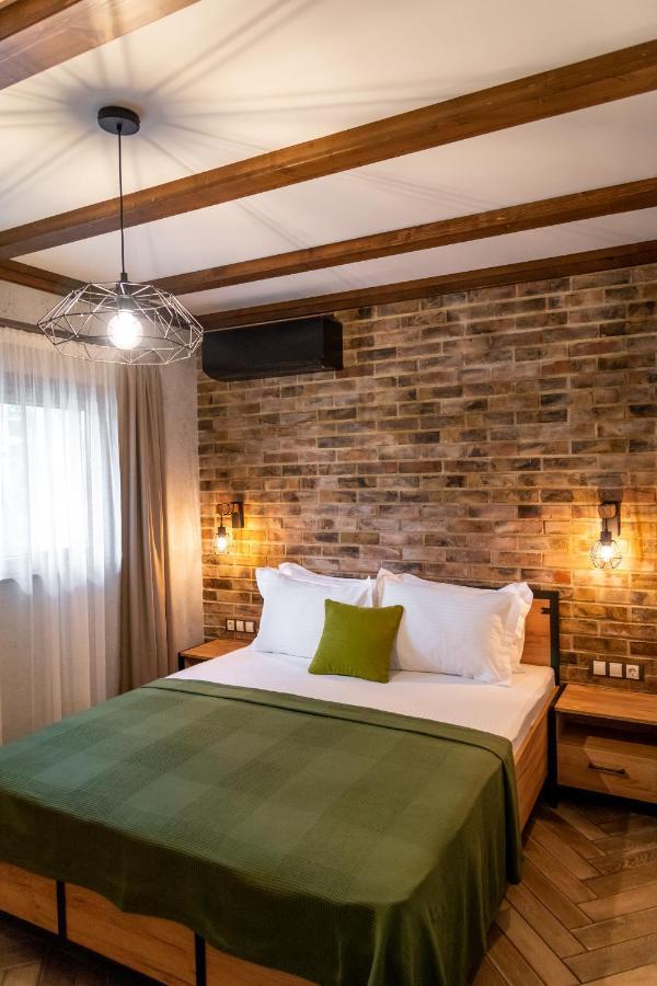 Hotel Hunters House Ezerets ภายนอก รูปภาพ