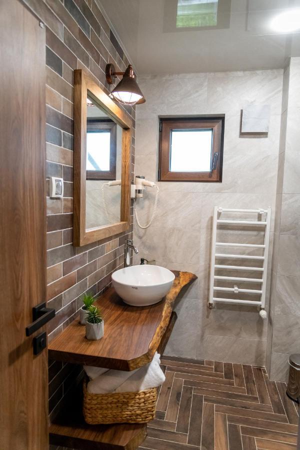 Hotel Hunters House Ezerets ภายนอก รูปภาพ