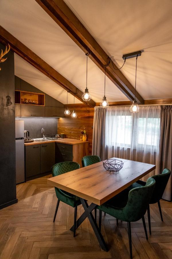 Hotel Hunters House Ezerets ภายนอก รูปภาพ