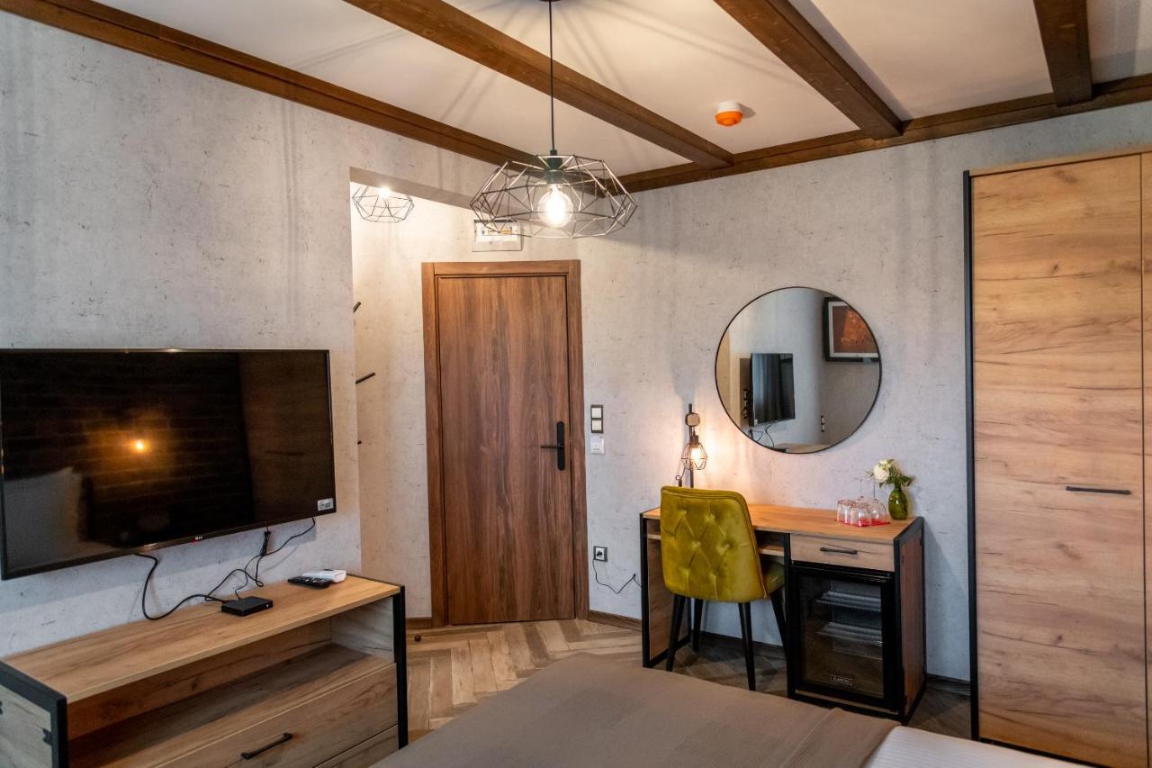 Hotel Hunters House Ezerets ภายนอก รูปภาพ