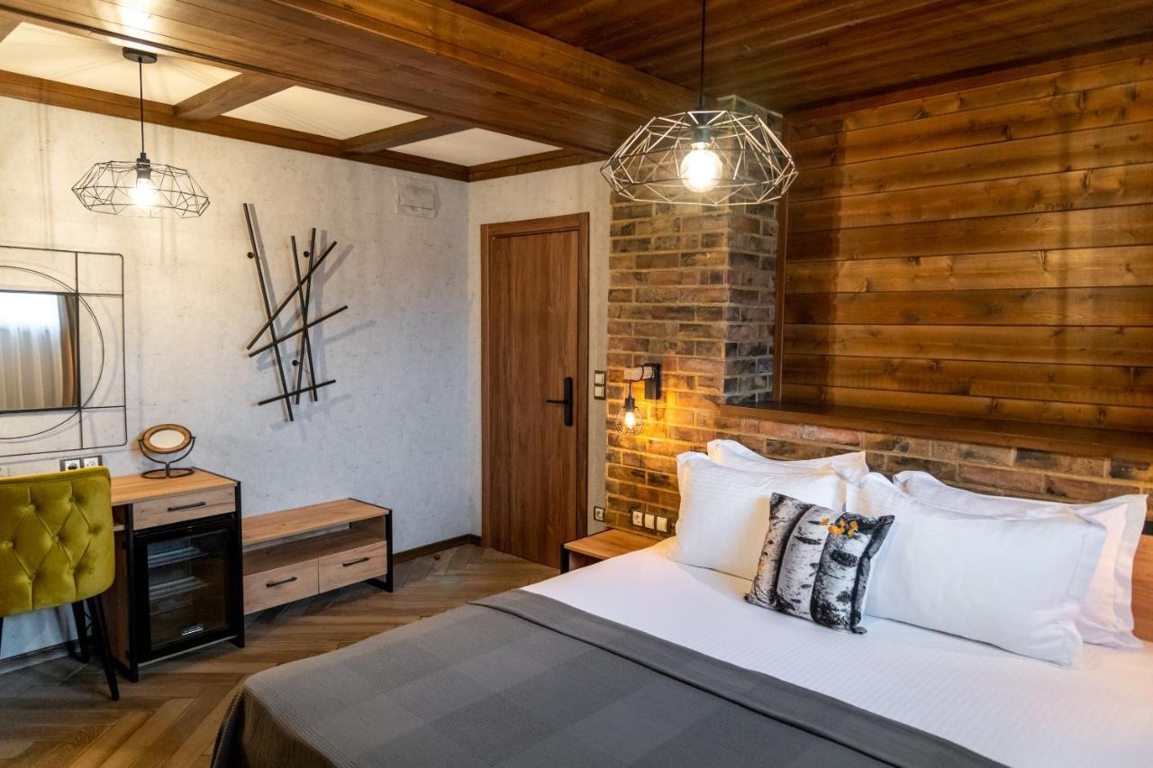 Hotel Hunters House Ezerets ภายนอก รูปภาพ