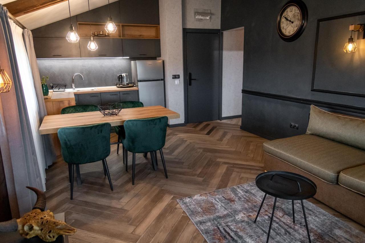 Hotel Hunters House Ezerets ภายนอก รูปภาพ