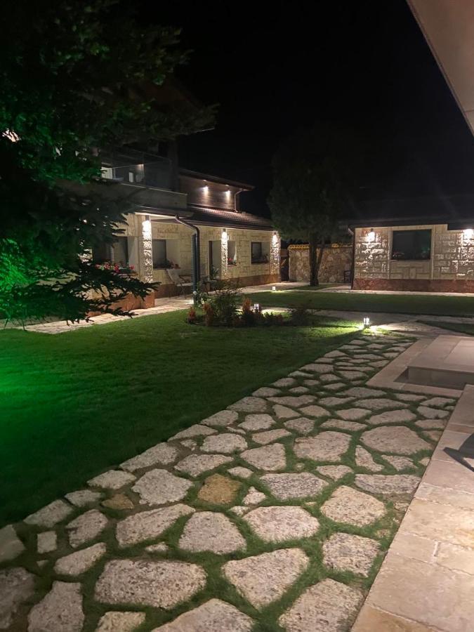 Hotel Hunters House Ezerets ภายนอก รูปภาพ