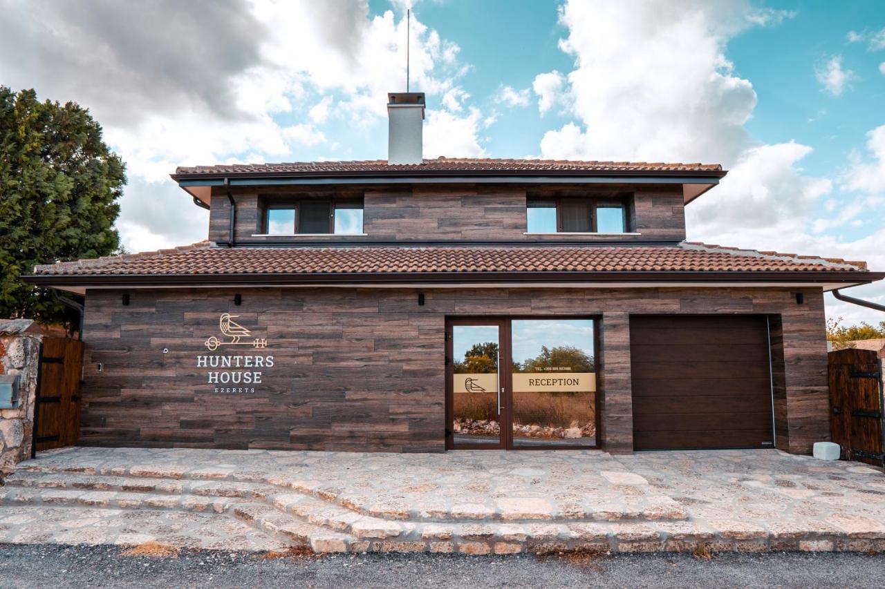Hotel Hunters House Ezerets ภายนอก รูปภาพ