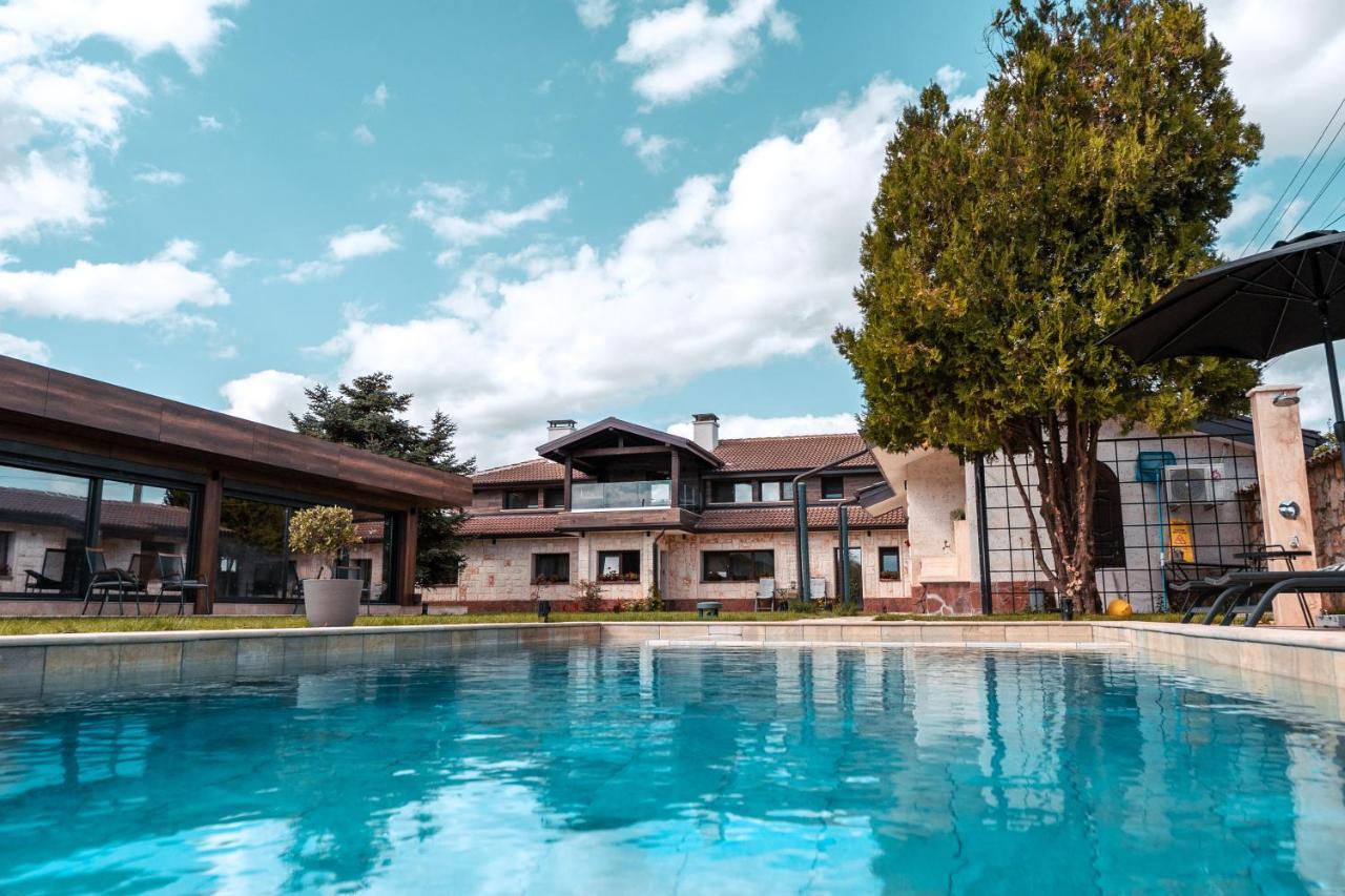 Hotel Hunters House Ezerets ภายนอก รูปภาพ