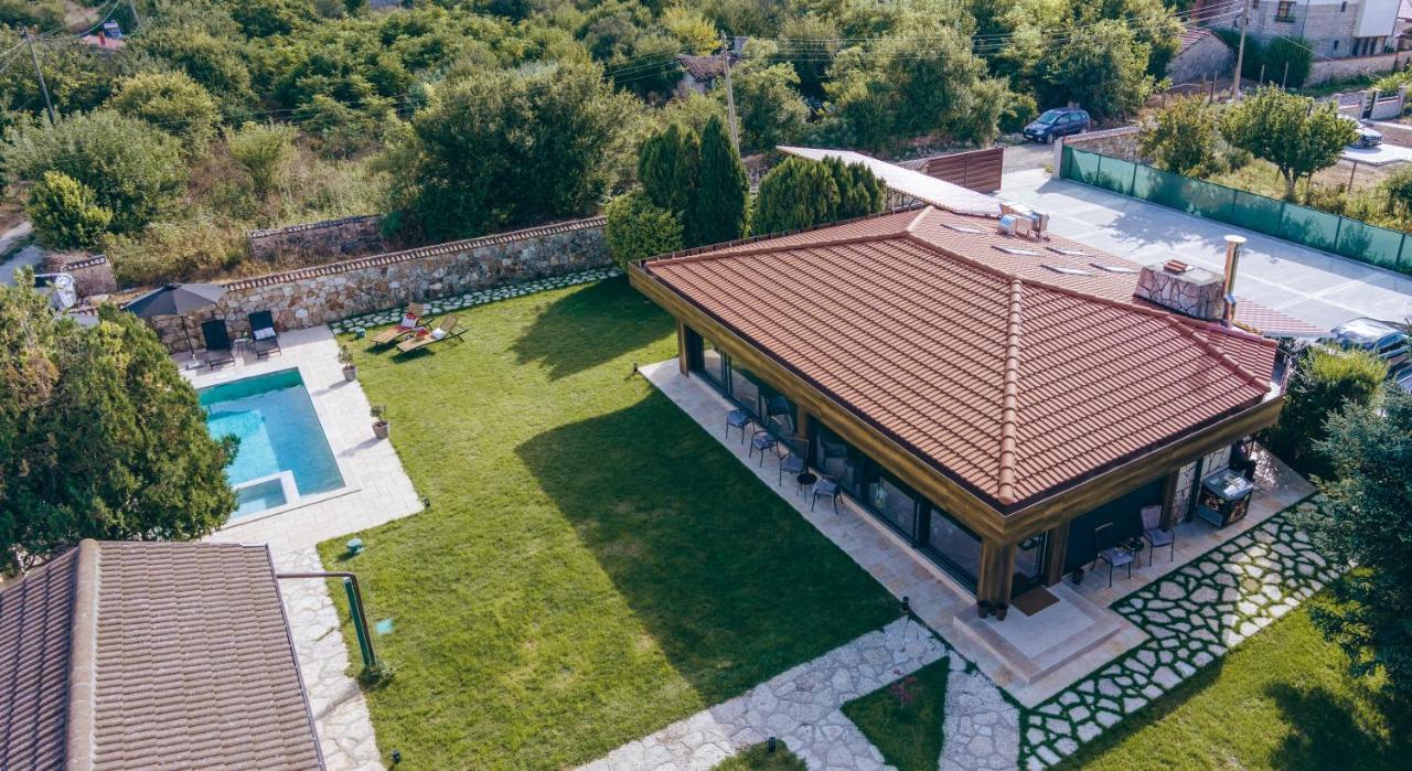 Hotel Hunters House Ezerets ภายนอก รูปภาพ